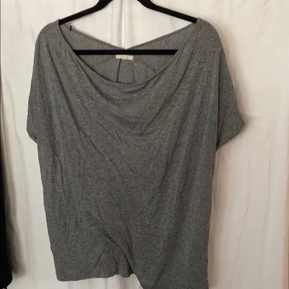 Gray dressier t-shirt